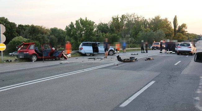 Tömegkarambol a 7-es főúton: a barátok nagyon féltik a tragédiában meghalt 21 éves László szerelmét, sokkoló dolgot írt a közösségi oldalán