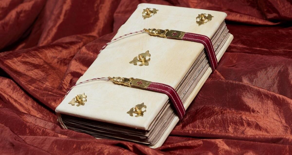 Eredetileg lúdtollal írt díszmásolatot kap a pápa a magyaroktól, vasárnap érkezik Budapestre az egyházfő