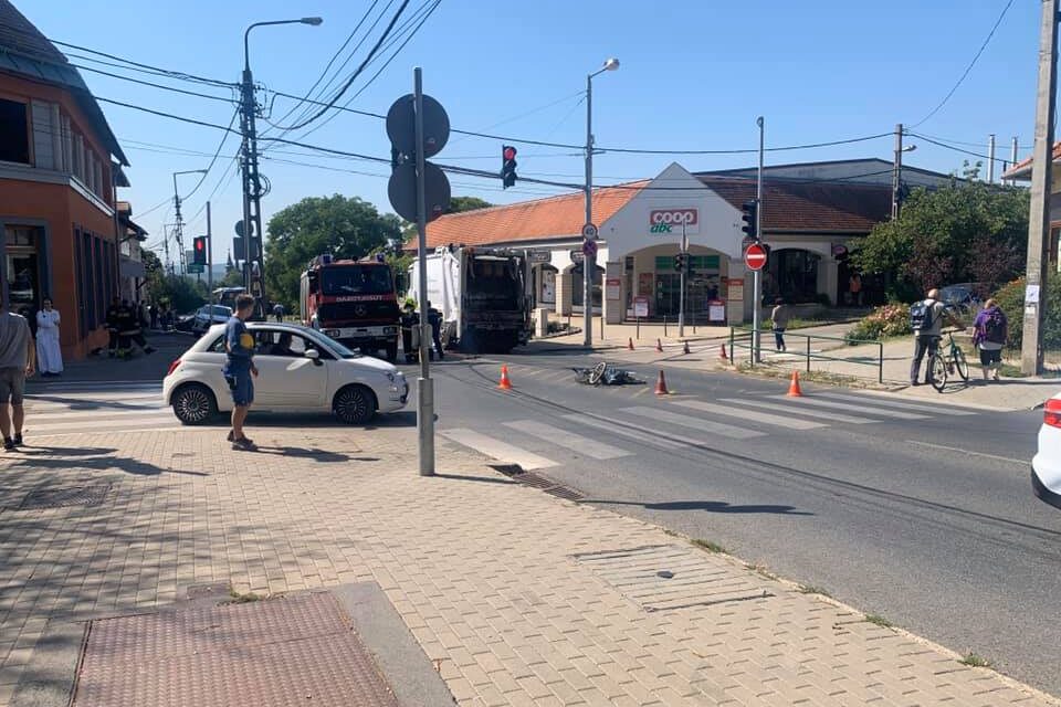 Szemétszállító autó gázolt halálra egy idős férfit Budakeszin, teljes útzár van a Fő utcán