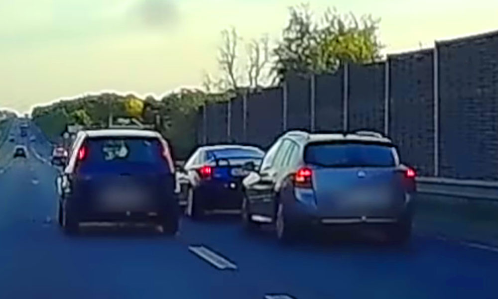 Suttyó sofőrök párviadala az M7-esen a Balaton irányában, a jogsijuk is ugorhat