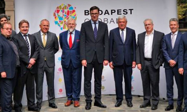 A milliárdos OTP-vezér Csányi Sándorral és a dúsgazdag MOL elnökkel fotózták le Karácsony Gergelyt a Budapest Global alakuló ülésén