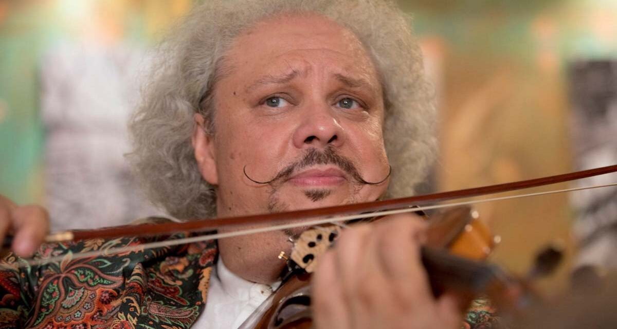 Gypsy-jazz a Gerbeaudban, design market a Normafán, víziélmények a Dunán, monodráma Budán – vasárnapi vidám programok