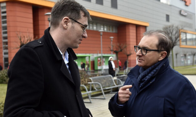 Tóth Csaba visszalép a jelöltségtől, a zuglói képviselőjelölt elmenekült a sajtótájékoztatójáról