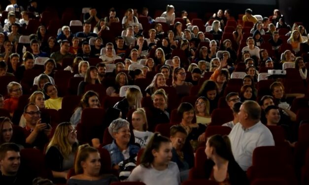 A Szabó Győző életéről szóló filmmel kampányol a rendőrség a fiatalok droghasználata ellen – Középiskolásoknak mutatták be a Toxikomát, ez történt a vetítés után