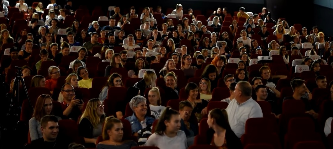 A Szabó Győző életéről szóló filmmel kampányol a rendőrség a fiatalok droghasználata ellen – Középiskolásoknak mutatták be a Toxikomát, ez történt a vetítés után