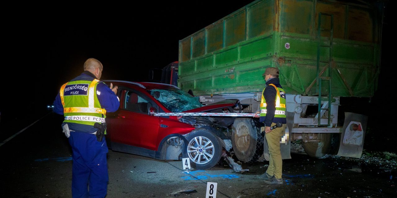 „Arra is volt ereje, hogy telefonáljon a másik nagymamájának, aztán pedig az apukájának” – kislánya hívott segítséget elhunyt édesanyjához, miután autójuk egy másik járművel ütközött