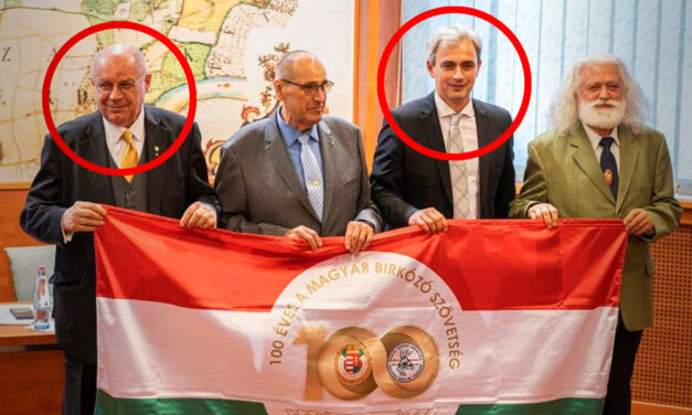 Összeállt Érd két balhés embere: Csőzik László polgármester egy képen pózol az őt nyíró elődjével, T. Mészáros Andrással