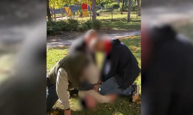 Épp a szemetet vitte ki, amikor rajtaütöttek a zsaruk a kokainnal kereskedő szigetszentmiklósi férfin – Megpróbált lelécelni, de innen már nem volt menekvés – Videón a rajtaütés