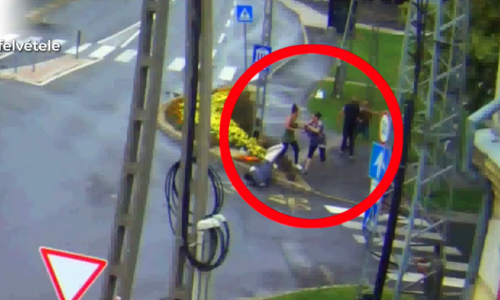 Tömegverekedés: Ütötték-verték, rúgták egymást az asszonyok az utcán, hatalmas balhé lett a vitából – VIDEÓ