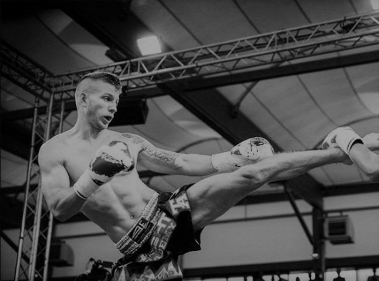 „Még reménykedtünk, de sajnos hiába” – 29 éves korában, koronavírusban elhunyt a TEK törzsőrmestere, a kiváló harcművész, Gönczi János