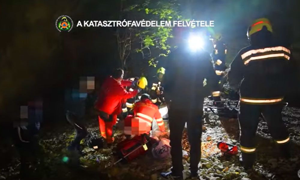 Szakadékba zuhant egy férfi Budán, mentőakció indult a megmentésére