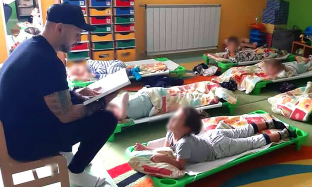 Szokatlan dolgot tett Majka az egyik óvodában Dunakeszin, a TV2 sztárja az óvónőket és a gyerekeket is meglepte