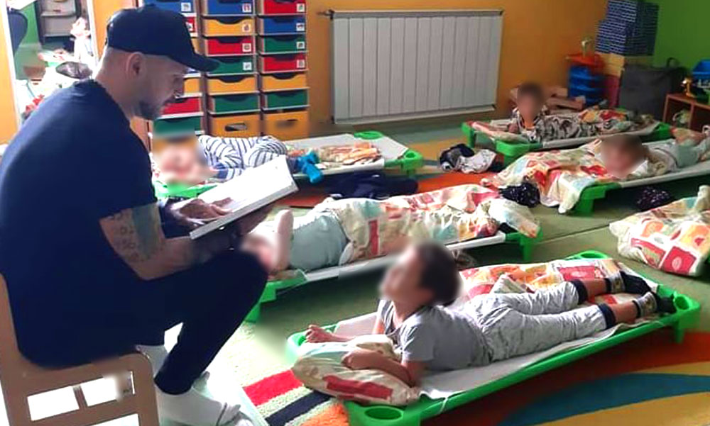 Szokatlan dolgot tett Majka az egyik óvodában Dunakeszin, a TV2 sztárja az óvónőket és a gyerekeket is meglepte