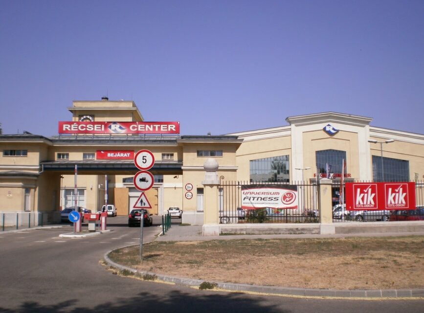 Ráesett a targonca a CBA munkatársára a zuglói bevásárlóközpontban, a sofőr azonnal szörnyethalt