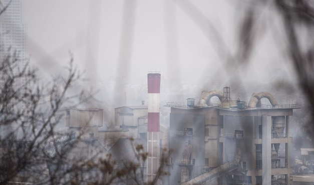 Ne menjen ki az utcára, egészségtelent a levegő egy Budapest környéki városban