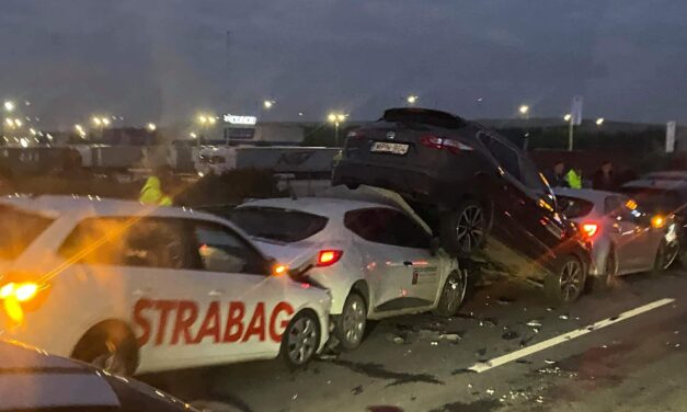 Tömegkarambol az M0-áson: 10 autó ütközött össze, mentők a helyszínen