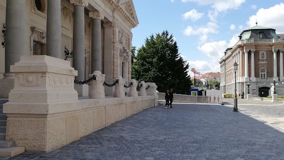 A polgármester is eladná a Várban lévő lakásokat az ott élő lakóknak, de számos kikötése van
