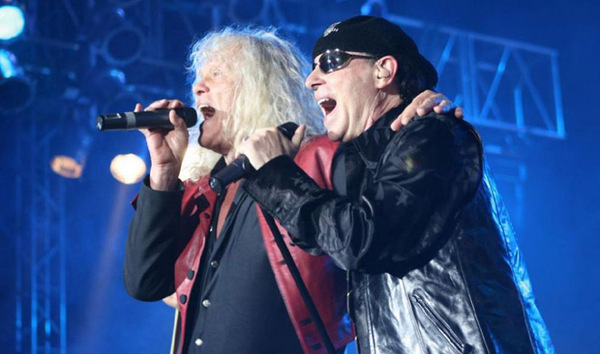 „A legjobbakat Barátom! Gyógyulj meg minél hamarabb!” – a Scorpions énekese is a koronavírussal küzdő Kóbor Jánosért aggódik