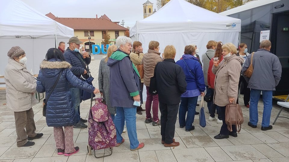 Retteg a betegségektől – szűrőbuszok járják Budapest környékét, holnap Óbudára is eljutnak