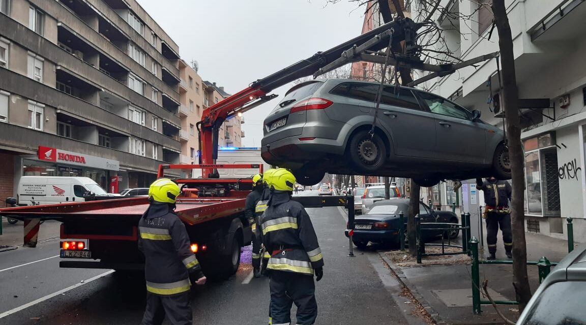 Menteni akartam az árút, mert bevágott elém egy autó, hatalmas karambolt okozott a furgonos
