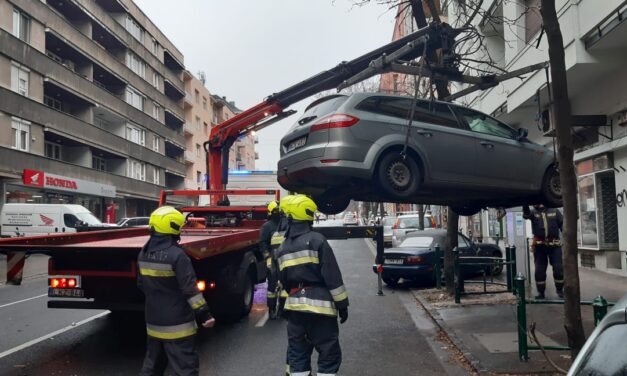 Menteni akartam az árút, mert bevágott elém egy autó, hatalmas karambolt okozott a furgonos
