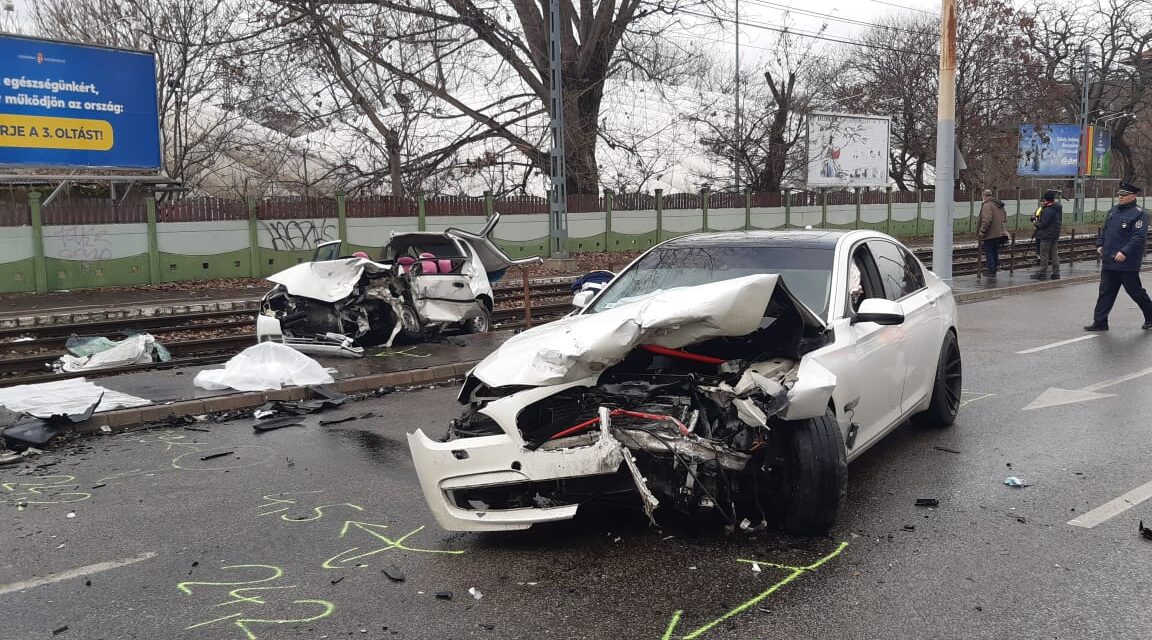 „Zokog és azt ismételgeti, hogy neki már nincs anyukája” – egy száguldozó őrült BMW-s miatt halt meg szenteste napján a 47 éves Viktória a Soroksári úton, a család fadíszítés közben kapta a tragikus hírt