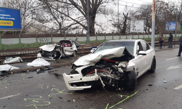 A Soroksári úton egy luxus BMW-vel halálos balesetet okozó 22 éves srác már új autót vett és továbbra is vezet, a gyászoló férj nem bízik a hatóságokban