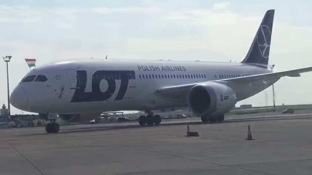 Újraindulnak a lengyel repülőgépek Budapest és New York között, a Wizz Air viszont több tucatnyi járatot törölt