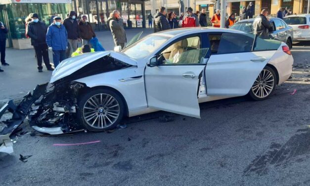 Borzalmas baleset Újpesten: A BMW-s ész nélkül áthajtott a piroson, óriási rombolást csinált a kereszteződésben