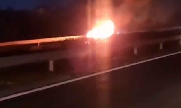 Mi van ma?! Vasárnap délelőtt az M2-esen, délután pedig Érd térségében gyulladt ki egy személygépkocsi