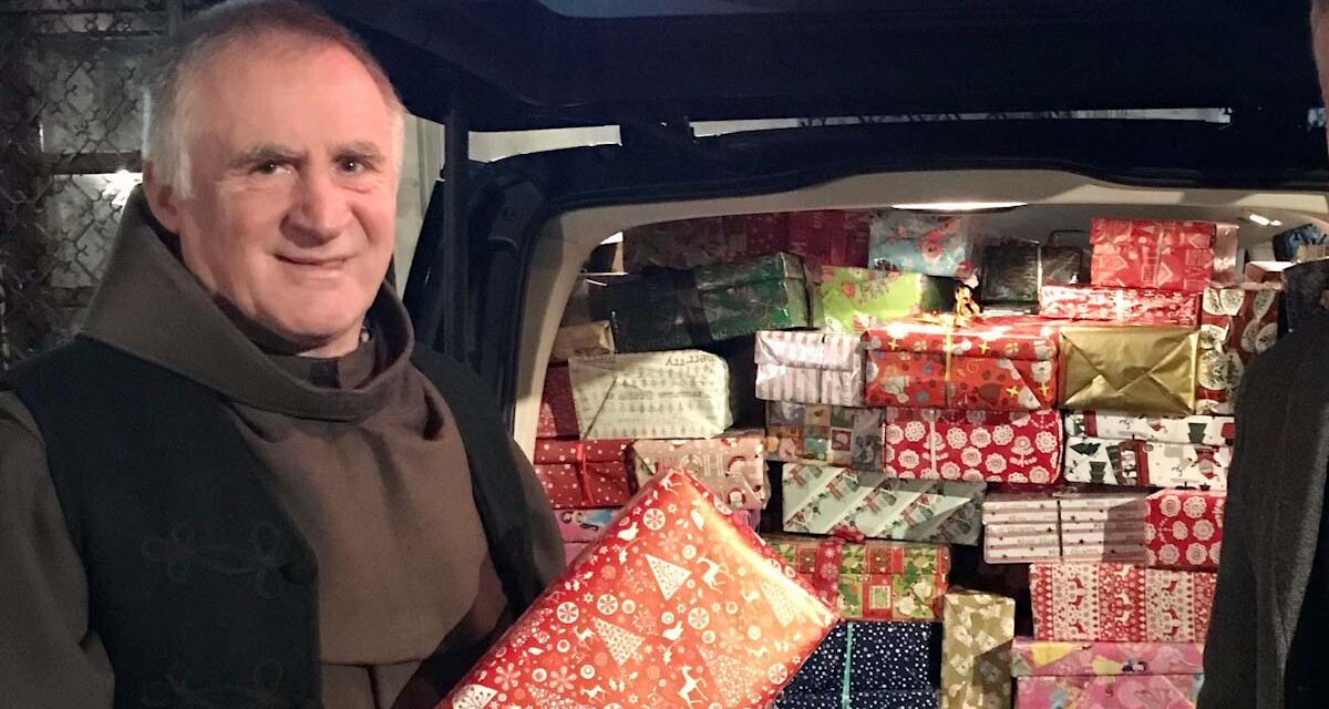 Böjte Csaba és Janicsák Veca karácsonyi koncertje, adventi hangverseny Vácott, betlehemi történet Gödön, felolvasóest, mozi és lemezbemutató – kitűnő programok keddre