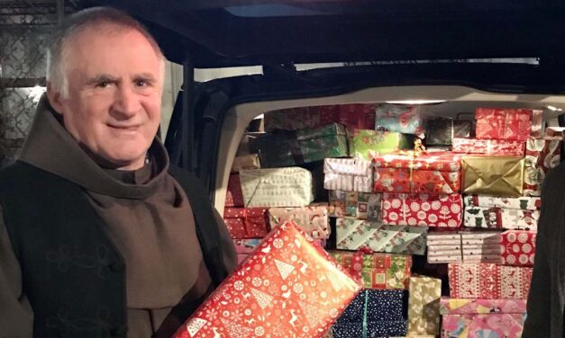 Böjte Csaba és Janicsák Veca karácsonyi koncertje, adventi hangverseny Vácott, betlehemi történet Gödön, felolvasóest, mozi és lemezbemutató – kitűnő programok keddre