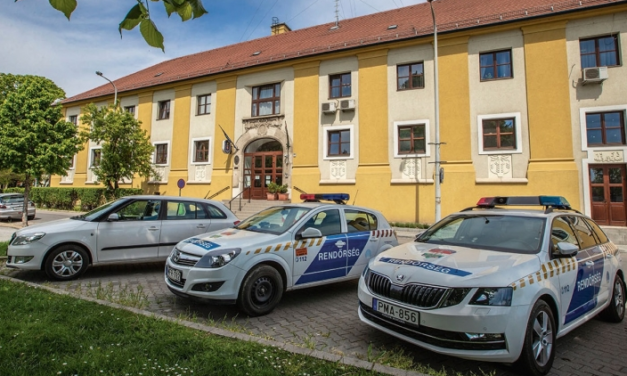 Úgy lopott, hogy miután betört egy hotel éttermébe, beállt kiszolgálni a vendégeket