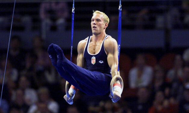 „Írják már ki! 9.85! Csollány Szilveszter olimpiai bajnok!!!” – üvöltötte Méhes Gábor 2000 nyarán a Sydney Olimpián – videón a tornász nagy pillanata