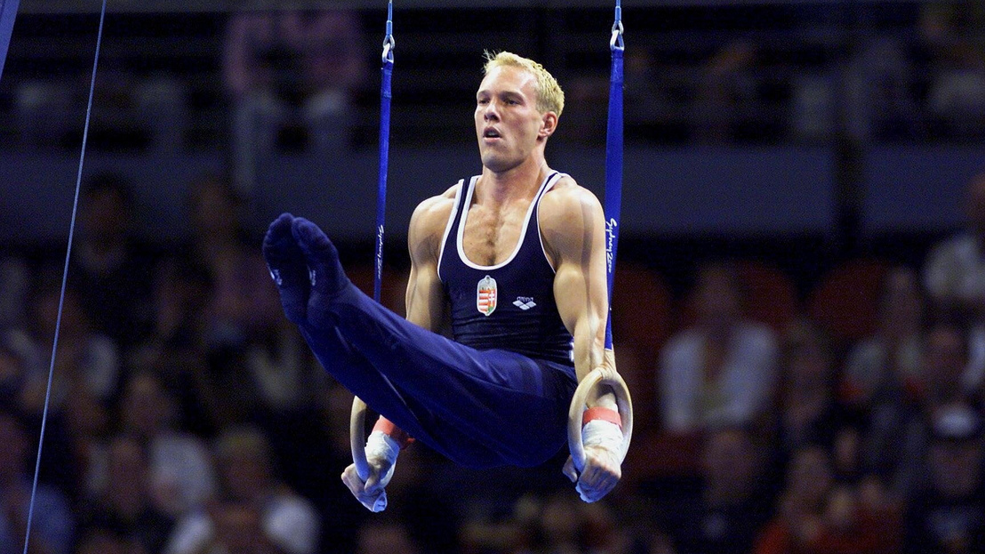 „Írják már ki! 9.85! Csollány Szilveszter olimpiai bajnok!!!” – üvöltötte Méhes Gábor 2000 nyarán a Sydney Olimpián – videón a tornász nagy pillanata