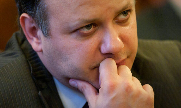 „Amikor Roland bekerült a kórházba mindössze három napig volt magánál” – megrázó részletek derültek ki Damu Roland utolsó napjairól, a színészt Debrecenben temetnék el