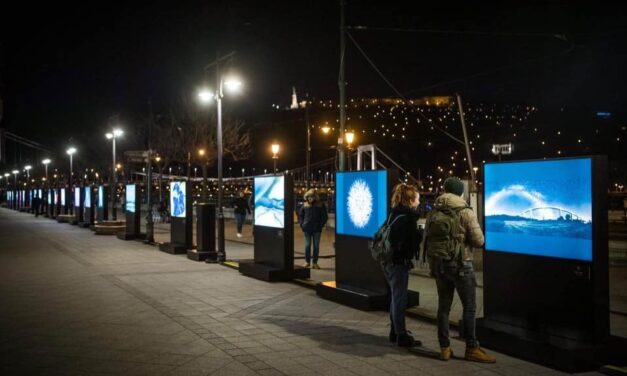 Magyarország 365 fotókiállítás a Duna korzón, Nyáry Károly a RAM Színházban, Kaláka koncert a Marczibányi téren, Anyám az őrületbe kerget a 6SZÍNben – programjánló karácsony első napjára