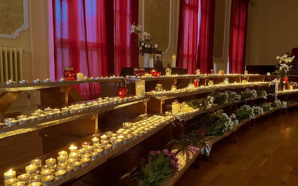 „Hiábavaló volt minden küzdelem, reménykedés, az öröm a kezdeti jó híreknek” – meghalt az a 17 éves fiú, akit tornatanára élesztett újra múlt héten az újpesti gimnázium tornatermében