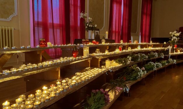 „Hiábavaló volt minden küzdelem, reménykedés, az öröm a kezdeti jó híreknek” – meghalt az a 17 éves fiú, akit tornatanára élesztett újra múlt héten az újpesti gimnázium tornatermében