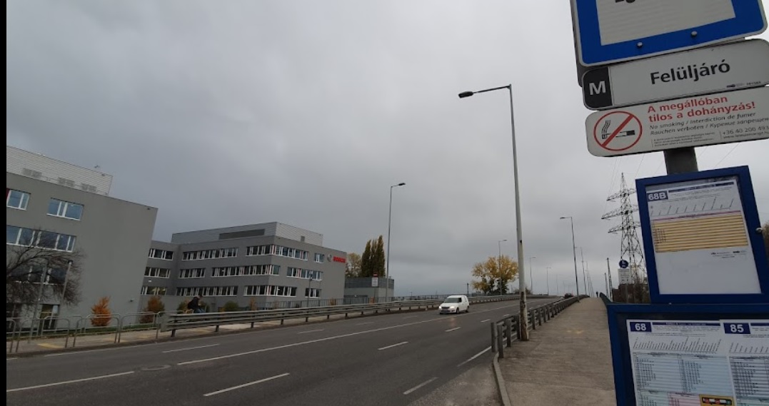 Borzasztó állapotban van a Népligeti felüljáró, szombattól korlátozzák rajta a forgalmat: A reptéri járatot is érinit a változás – Itt vannak a részletek!