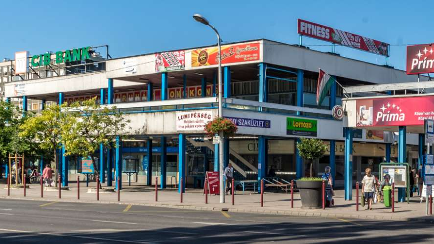 Verbális taslik és politikai iszapbirkózás egy 40 éve épült üzletközpontért a 11. kerületben