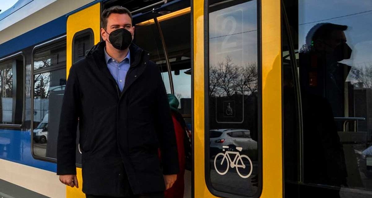 Vitézy Dávid felült a vonatra, kiment a külvárosba és olyant tett, aminek sokan fognak örülni