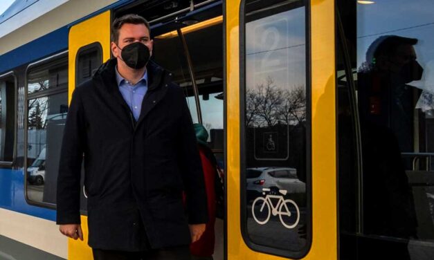Vitézy Dávid felült a vonatra, kiment a külvárosba és olyant tett, aminek sokan fognak örülni