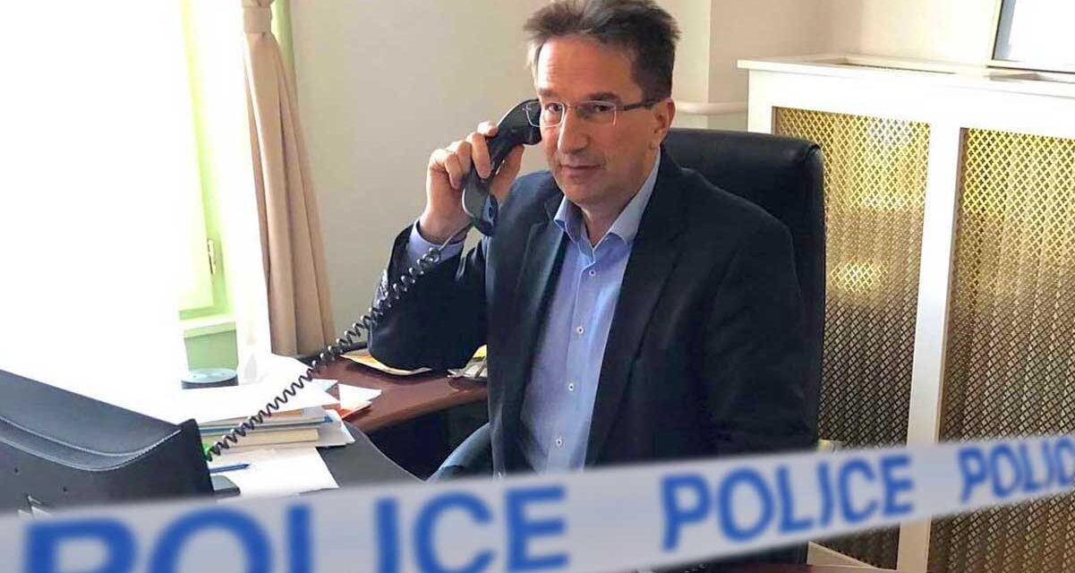 A főkolompos nejét is meggyanúsíthatták a korrupt végrehajtók ügyében