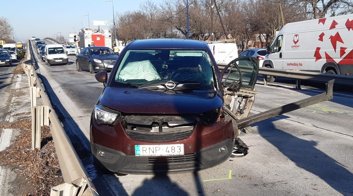 Baleset a Ferihegyi úton, az utat mindkét irányba lezárták: a közelben egy másik baleset is történt, nagyon nehéz a közlekedés a környéken