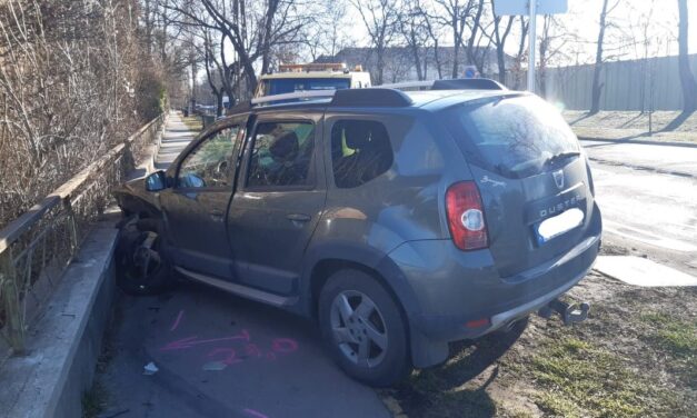 Durva baleset Kőbányán, egy terepjáró és egy kisautó ütközött