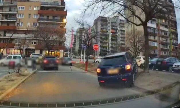 A suttyó terepjárósnak semmi sem számított, hogy kimehessen a parkolóból