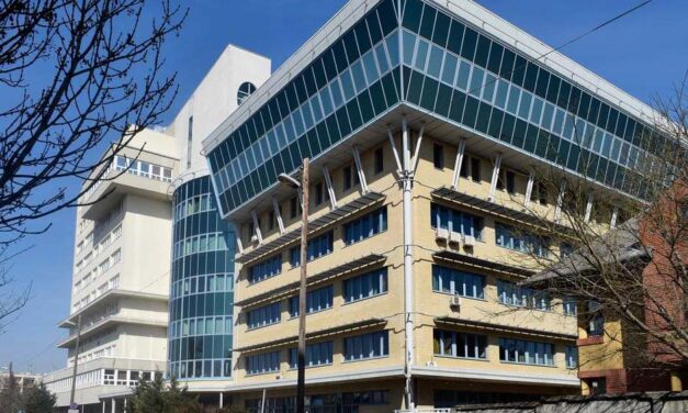 Súlyos tévedés: legalább 12 embernek adtak be véletlenül 6 adag vakcinát a Gottsegen György Országos Kardiológiai Intézetben – Ezt mondja az eset kapcsán az EMMI
