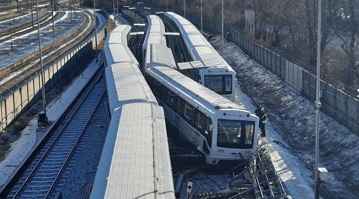 Összeütközött két metrószerelvény Kőbánya-Kispestnél, a rendőrség vizsgálja hogyan történhetett a baleset