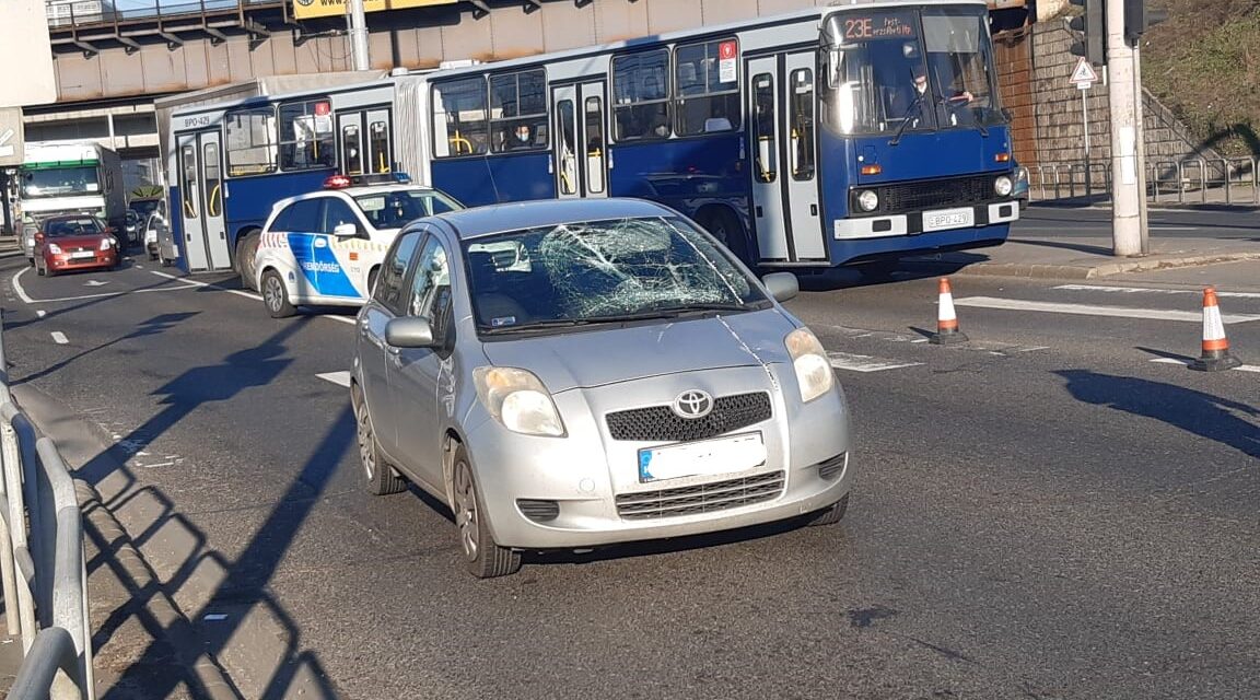 Suhanni akart az elektromos rollerrel, baleset és lábtörés lett a vége